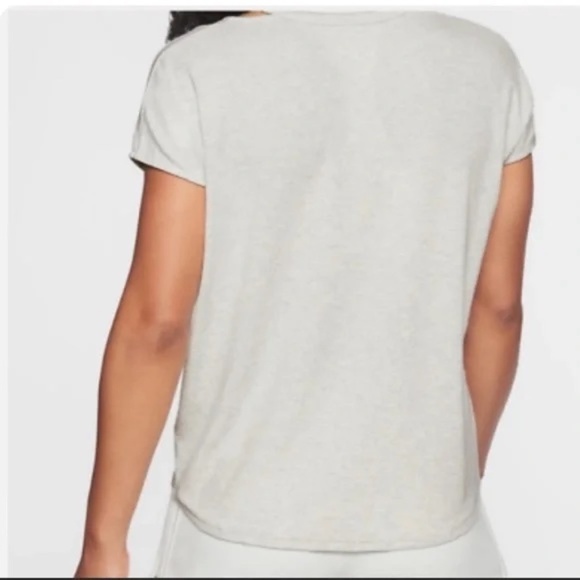 EUC Athleta Glimpse Open Neck In Fog Gray Heather Tee Size XS - Picture 2 of 7